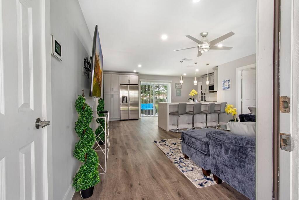Modern Getaway Near The Beach With Room For A Boat West Palm Beach Eksteriør billede