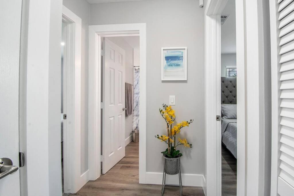 Modern Getaway Near The Beach With Room For A Boat West Palm Beach Eksteriør billede