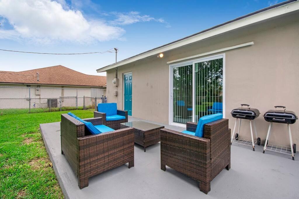 Modern Getaway Near The Beach With Room For A Boat West Palm Beach Eksteriør billede