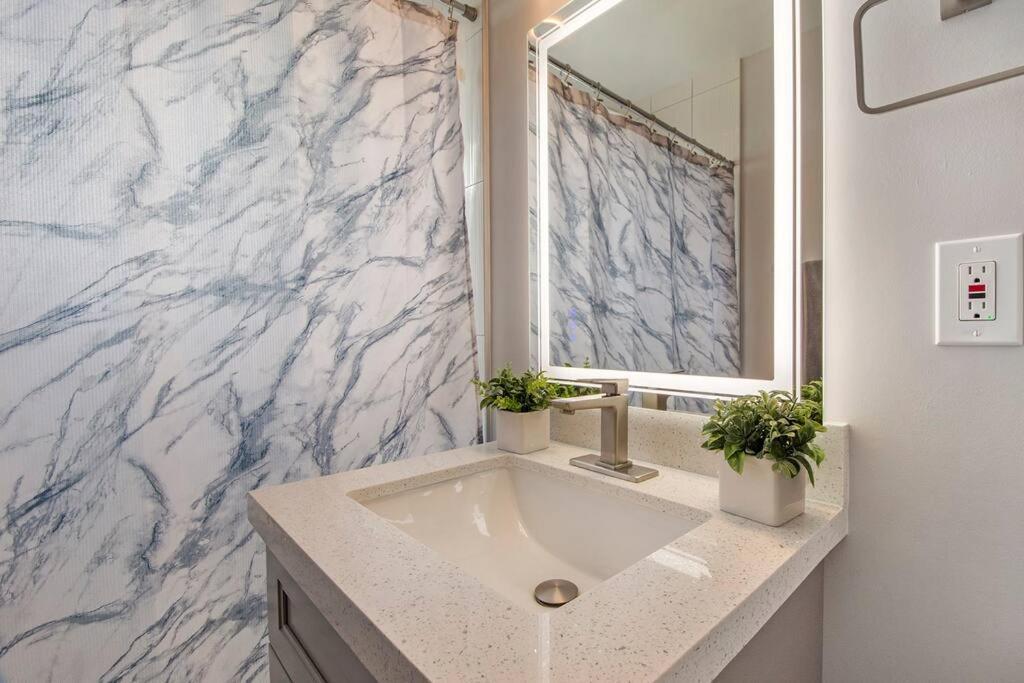 Modern Getaway Near The Beach With Room For A Boat West Palm Beach Eksteriør billede