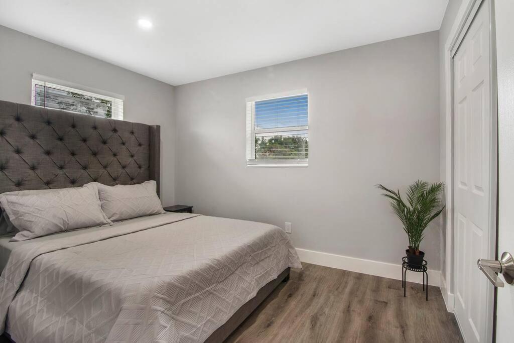 Modern Getaway Near The Beach With Room For A Boat West Palm Beach Eksteriør billede
