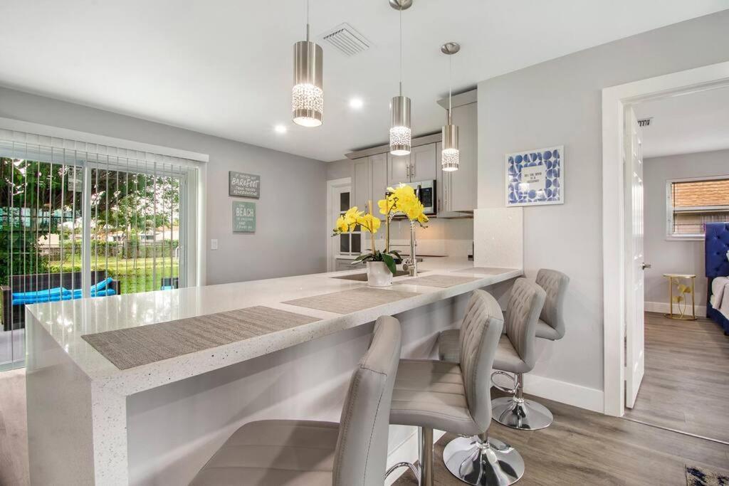 Modern Getaway Near The Beach With Room For A Boat West Palm Beach Eksteriør billede