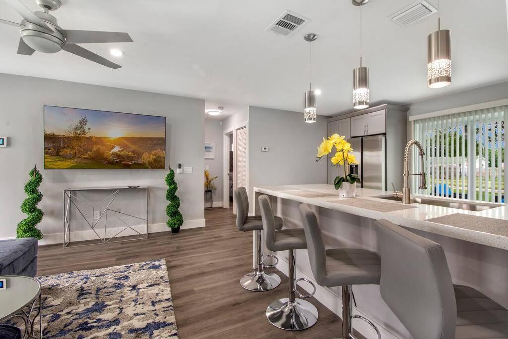 Modern Getaway Near The Beach With Room For A Boat West Palm Beach Eksteriør billede